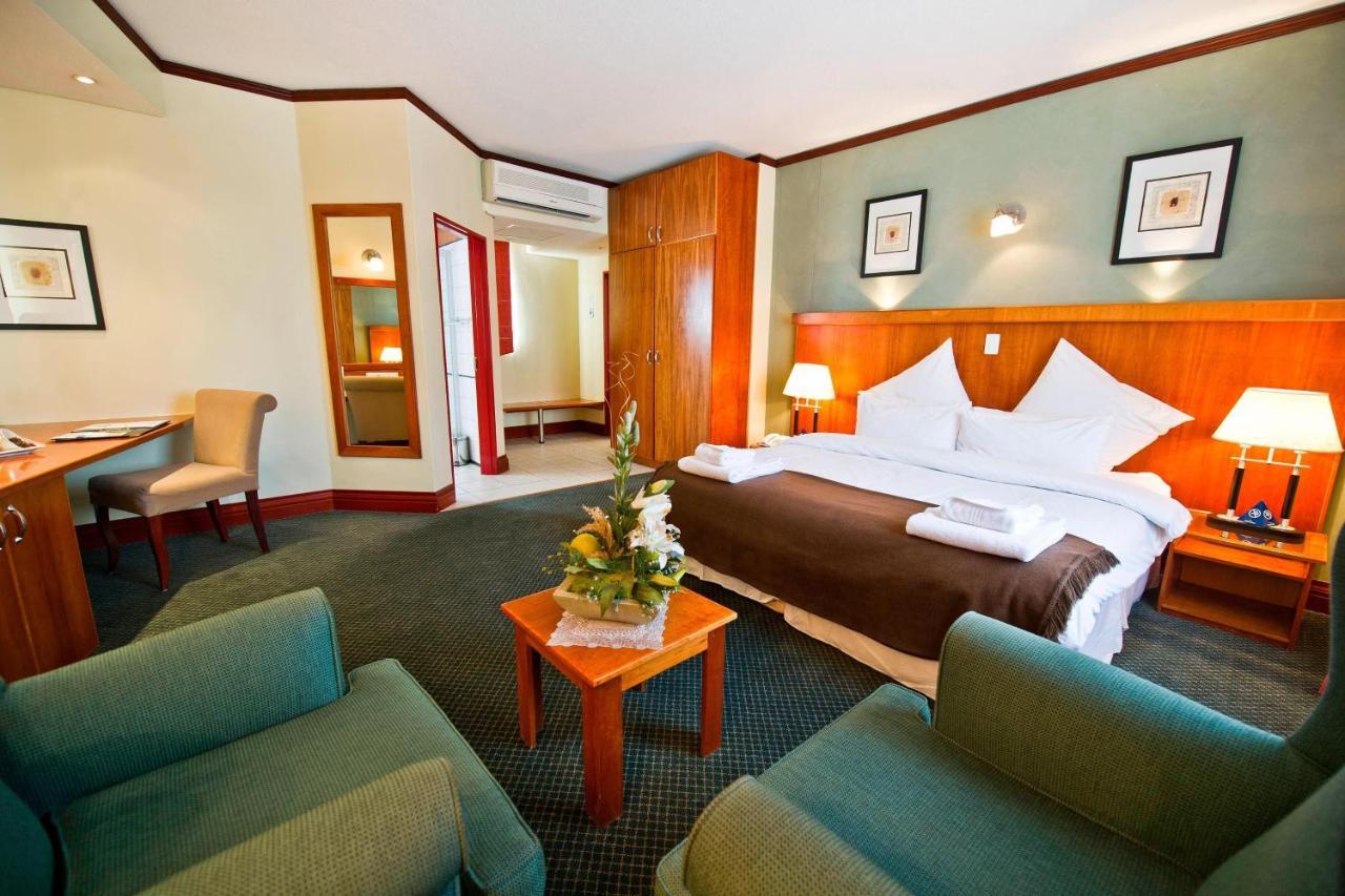 Protea Hotel By Marriott Windhoek Furstenhof Ngoại thất bức ảnh