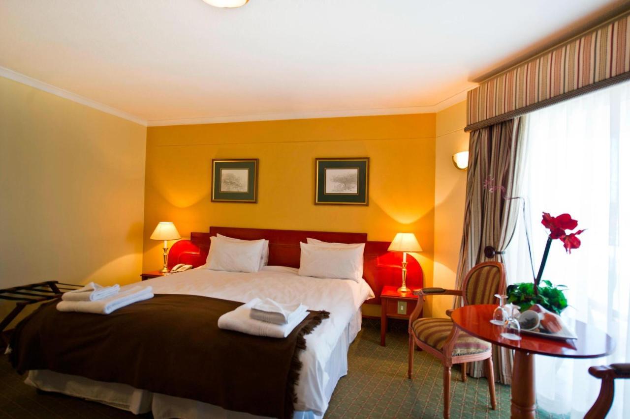 Protea Hotel By Marriott Windhoek Furstenhof Ngoại thất bức ảnh