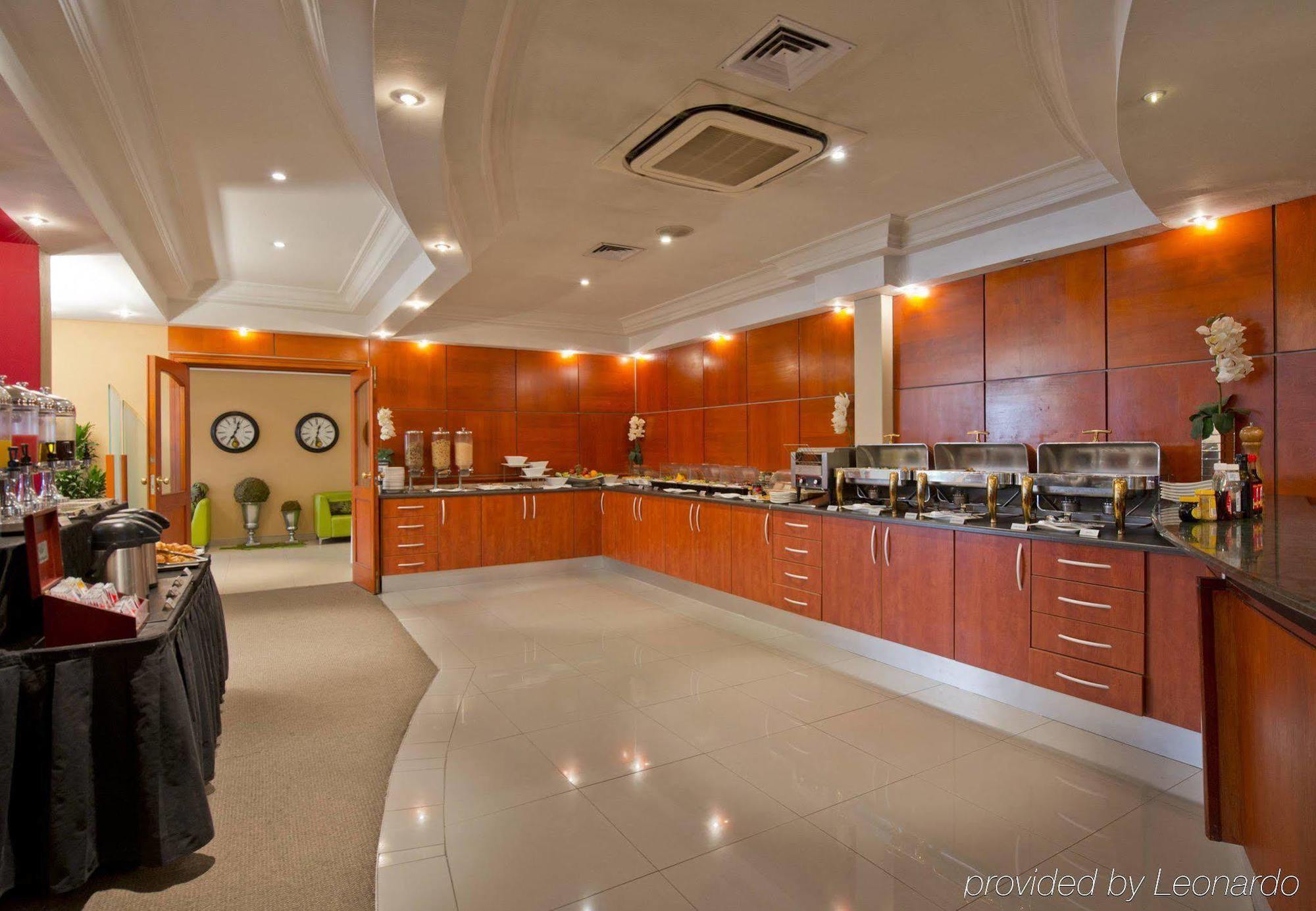 Protea Hotel By Marriott Windhoek Furstenhof Ngoại thất bức ảnh
