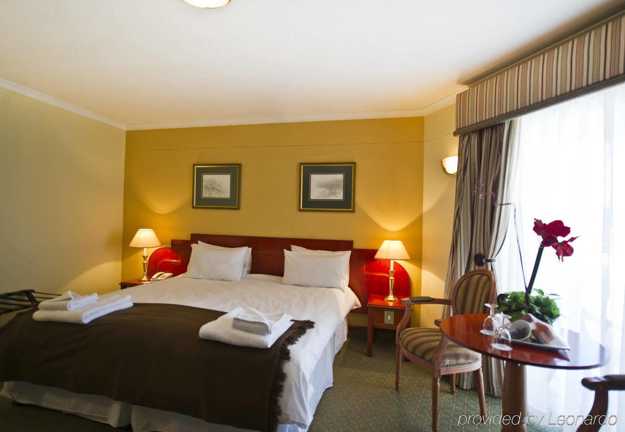 Protea Hotel By Marriott Windhoek Furstenhof Ngoại thất bức ảnh